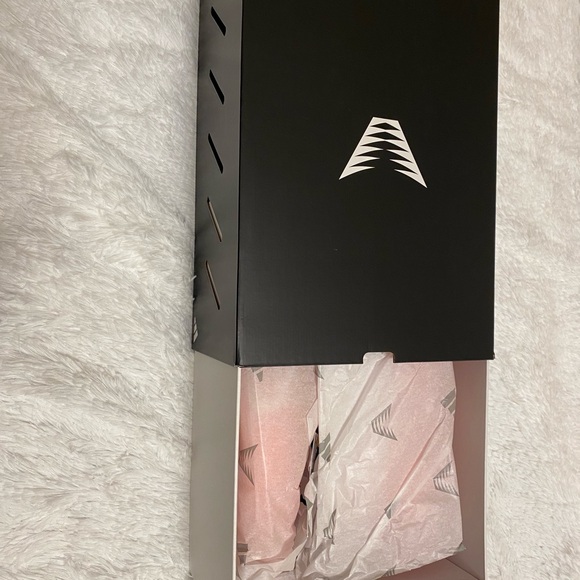 AE 1 Low Mural 11.5 - Picture 5 of 6